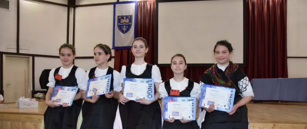 Regionaler ungarndeutscher Rezitationswettbewerb auf dem Marktplatz