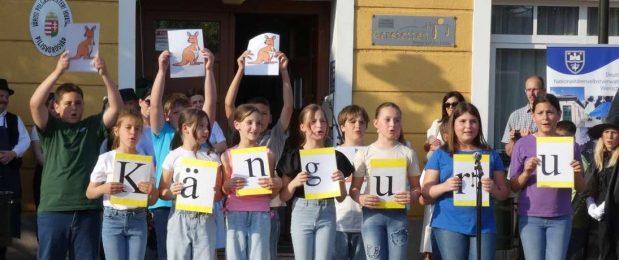 Zauberhaftes Abschmücken des Maibaums 